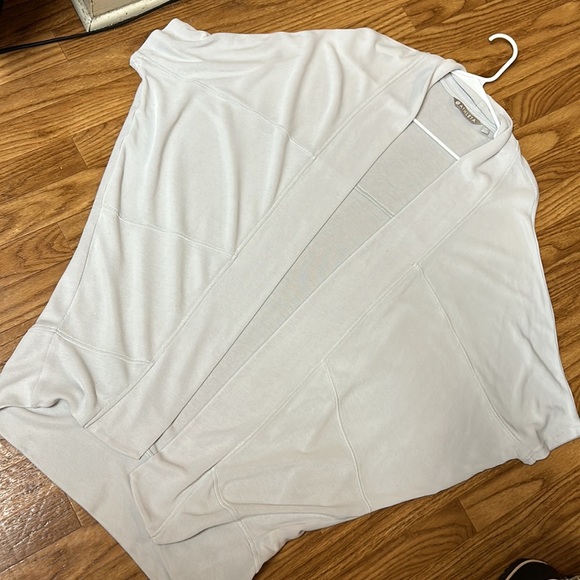 Athleta Serenity Coccoon Wrap, light gray, sz Small - Picture 9 of 11